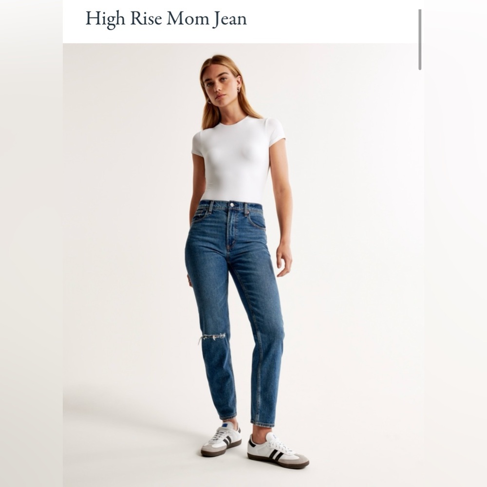 Abercrombie & Fitch high rise mom jean ✨